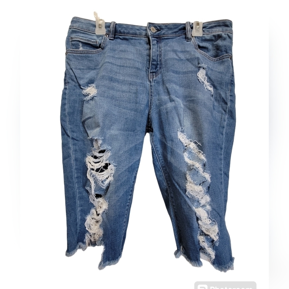 SOHO New York & Co. Burmuda or Capri Jeans Sz 14 Denim Distressed Raw Hem